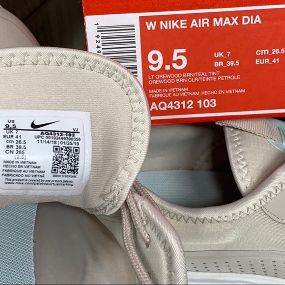 Nike Air Max Dia Shoes Ore Tan/Teal
NWT - Picture 8 of 8